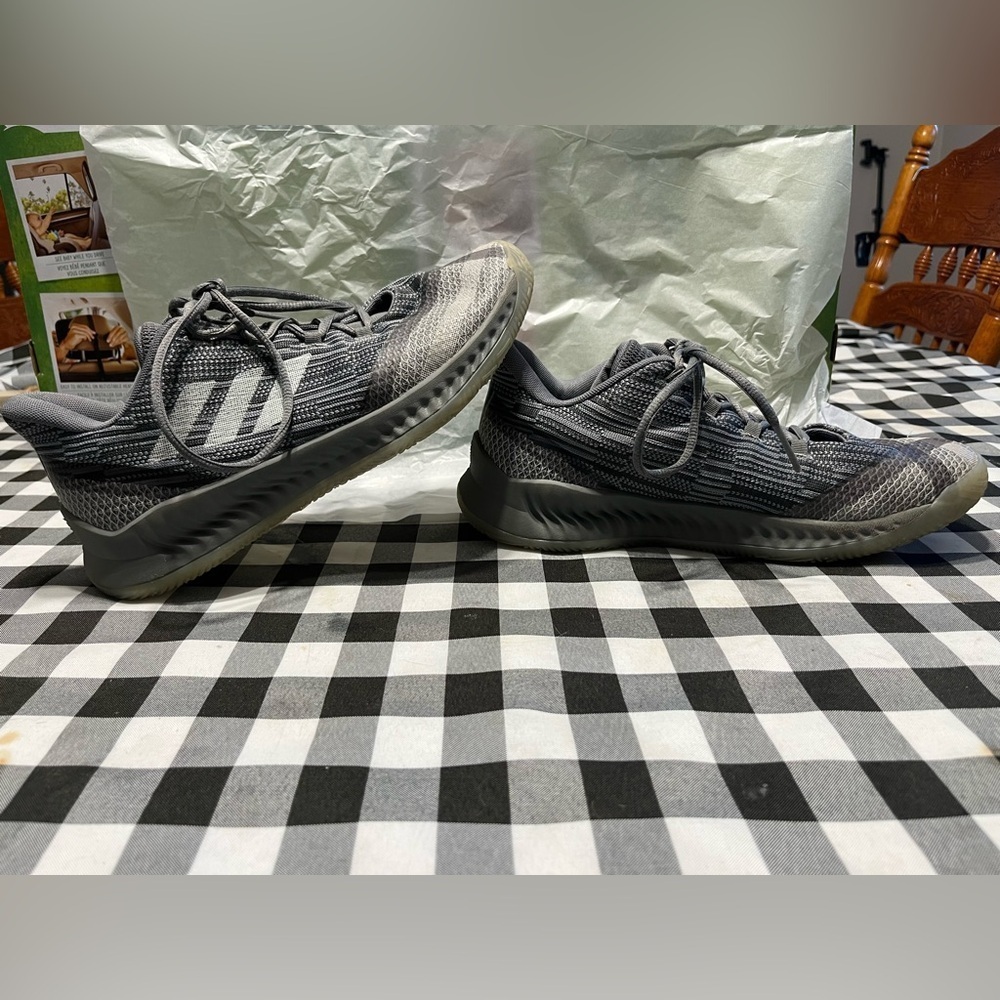 Men’s Gray James Harden B/E 2 Low Top Basketball Shoes Size 8